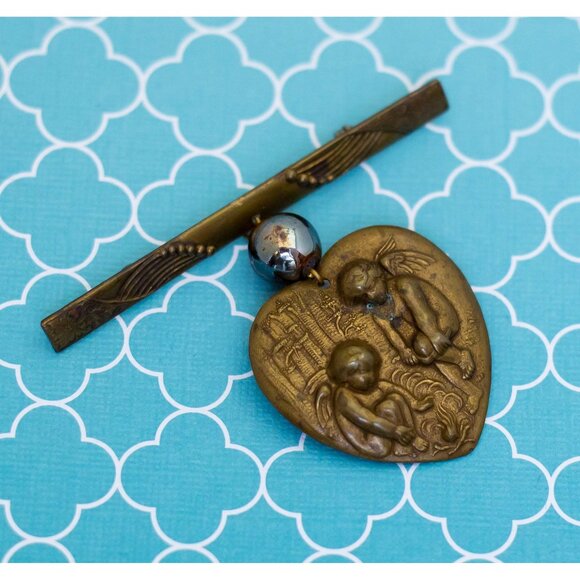 Vintage Angel's Heart Brooch - R30 - Picture 1 of 2